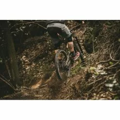 Goodyear Newton Enduro Tubeless Rear MTB Tyre Black 2.4" 29 -Finish Line Goodyear Newton Enduro Tubeless Rear MTB Tyre Tyres Black GR 014 61 584 V004 R 0